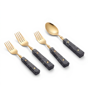 Juego de cubiertos de lujo con mango negro y detalles dorados, de acero inoxidable premium, perfecto para cenas elegantes, fiestas y decoración de cocina. - Product Image 1