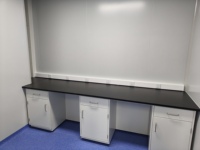 Table de travail de laboratoire scolaire en acier résistant aux acides et aux alcalis, type îlot, certifiée CE, à fixation au sol
