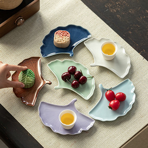 Plato de cerámica estilo chino con forma de hoja, mini plato de porcelana para frutas, bocadillos de ginkgo, para fiestas en casa y cenas. - Product Image 1