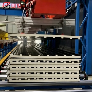 Panneaux de toiture <span class=keywords><strong>sandwich</strong></span> en PU ignifuges et étanches, <span class=keywords><strong>prix</strong></span> des panneaux de toiture en aluminium isolés à joint debout pour la construction de maisons - Product Image 3