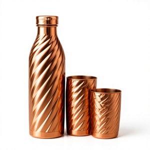 Juego de Termo y Tazas de Cobre de Lujo Moderno, con Diseño Espiral Grabado, Portátil - Product Image 1