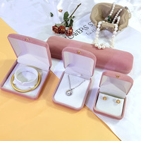 Boîte à bijoux en velours à coins arrondis, mini boîte cadeau portable pour collier, pendentif, ornement, boîte d'emballage