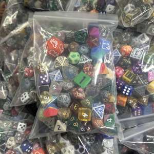 Venta al por mayor <span class=keywords><strong>de</strong></span> resina acrílica, 100 Uds., <span class=keywords><strong>dados</strong></span> a granel aleatorios, <span class=keywords><strong>juego</strong></span> <span class=keywords><strong>de</strong></span> <span class=keywords><strong>dados</strong></span> poliédricos para juegos <span class=keywords><strong>de</strong></span> mesa DND RPG - Product Image 2