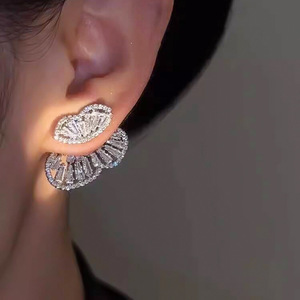 Orecchini a Perno con Conchiglia a Farfalla e Fiore, Gioielli Eleganti e Chic per Donne, Accessorio Regalo per Uso Quotidiano e Feste - Product Image 3
