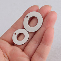 Breloques personnalisées avec logo, étanches, 10 mm, 20 mm, 25 mm, en acier inoxydable, creuses, gravables, pendentifs polis miroir, breloques fines