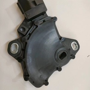 Pieza de Plástico Automotriz Yunnuo 8617A002, Moldeo por Inyección, Equipo Eléctrico Industrial - Product Image 2