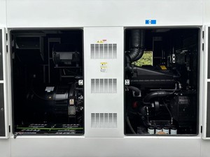 Groupe électrogène insonorisé 1100 kVA, type fermé, alternateur Stamford 800 kW, 1000 kVA, 50/60 Hz, 230/400 V, 1 MW, pour alimentation de secours - Product Image 4