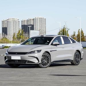 La BYD Han è un'auto elettrica con tecnologia all'avanguardia, con un'autonomia di 506 chilometri. IT è un veicolo a nuova energia. - Product Image 1