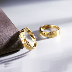 แหวนแต่งงานทองคำแท้ 14k สลักลายตามสั่ง แหวนคู่เลขโรมันทองคำ สำหรับแหวนหมั้น - Product Image 5