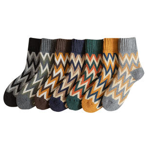 Chaussettes d'hiver épaisses et chaudes en laine de mouton pour hommes, style zigzag, décontractées, vente chaude - Product Image 4
