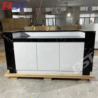 Comptoir en marbre noir de conception gentille Stockage en bois Maison Mini vin Comptoir de bar extérieur à LED