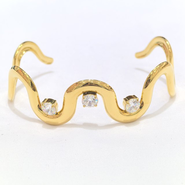 Classic Fluid Wavy 18K Gold Plated Stainless Steel Bangle with Three CZ Stones Open Cuff Unisex Jewelry