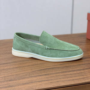 รองเท้าหนังผู้ชายสไตล์ลำลองสำหรับฤดูร้อน ขายส่งจากโรงงาน หนังกลับแท้ พื้นเรียบ ไซส์ใหญ่ ดีไซน์ทรงถั่ว สำหรับฤดูใบไม้ผลิ - Product Image 1