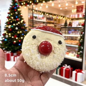 Adornos Navideños de Plástico con Forma de Donut, Color Verde, Incluye Gorro, Decoración Festiva con Cereza, Regalo para Crear un Ambiente Navideño - Product Image 3