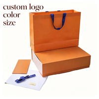 Boîte cadeau en papier enduit réutilisable de qualité supérieure avec couvercle à fermeture magnétique, doublure en éponge, finition vernie pour l'emballage de bijoux