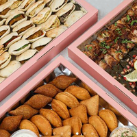 Boîte à desserts triple coulissante personnalisée pour shawarma, falafel, kibbeh frit, samosa, waraq eanab, avec coupelle à sauce, design arabe