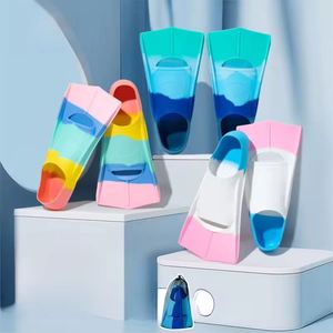 Nuove Pinne Corte Interamente in Silicone per Bambini per il Nuoto Libero e Attrezzatura Subacquea Leggera per Adulti - Product Image 3