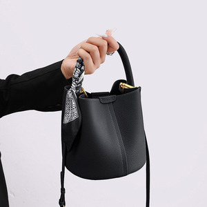 Bolso Tipo Cubo Minimalista Vintage de Cuero Granulado Impermeable con Correa Desmontable y Cierre Magnético para el Uso Diario - Product Image 4