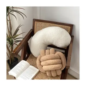 Vente en gros Coussin créatif en forme de nounours en forme de cajou Décoration Coussin en noix de cajou pour le bureau ou le lit Utilisation dans le salon