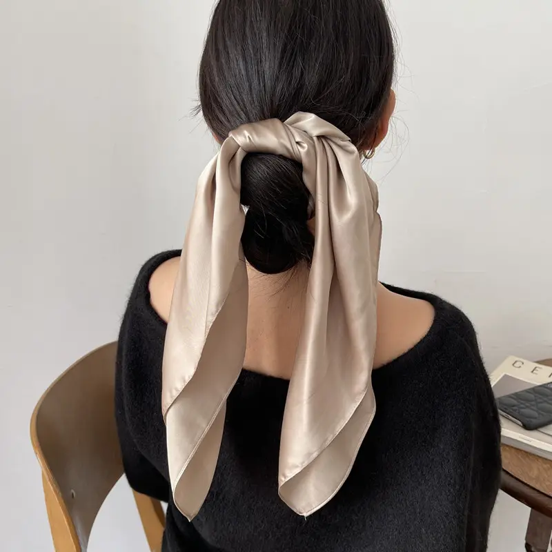 Großhandel quadratischer Seidenschal für Damen 70 x 70 Damen 50 D Satin-Schals solide Farbe Nacken-Schal