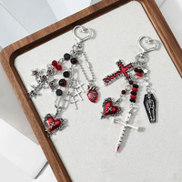 Gantungan Kunci Vintage Gothic Sacred Eye Cross dari Paduan Seng, Merah Hitam, Gaya Punk, Liontin Tas Dadu, Multi-pendant, untuk Ransel dan Kunci Mobil