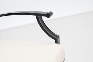 Tabouret <span class=keywords><strong>de</strong></span> <span class=keywords><strong>bar</strong></span> pivotant avec accoudoirs, dossier en X en métal <span class=keywords><strong>noir</strong></span> <span class=keywords><strong>mat</strong></span>, <span class=keywords><strong>chaise</strong></span> <span class=keywords><strong>de</strong></span> <span class=keywords><strong>bar</strong></span> haute avec coussin compressé haute densité et repose-pieds - Product Image 5