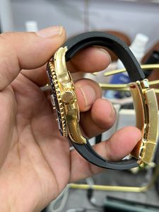 Reloj de Lujo Estilo V3 de ARF Factory en Oro |   Reloj de Diseño para Hombre con Correa de Goma - Product Image 4