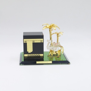 Nuevo modelo de cúpula de cristal con arte musulmán y diseños de camellos y palmeras, recuerdo duradero disponible en tamaño grande. - Product Image 1