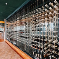 Vitrine d'exposition en acrylique moderne personnalisée OEM, en lucite, avec éclairage LED, pour cave à vin