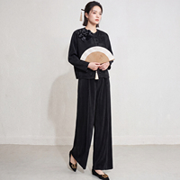 Ensemble deux pièces plissé de style chinois pour femmes, haut à manches longues avec appliques florales et pantalon large, tenue coordonnée élégante et zen