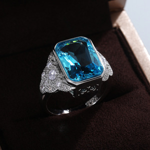 Elegante Anello Quadrato alla Moda, Gioiello Minimalista e Audace per Fidanzamento, per Donne - Product Image 4