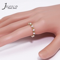 Französischer Klassischer Retro Elastischer Seilring mit Süßwasserperlen 18K Vergoldeter Edelstahl Umweltfreundlicher Geometrischer Unisex-Ring