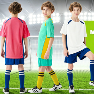 Maillot de football en mesh personnalisable pour enfants, ensemble de vêtements de sport respirant pour l'entraînement et les matchs, cadeau idéal pour les fans de sport - Product Image 1
