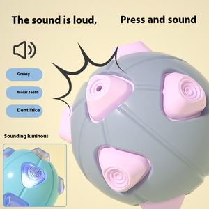 Nueva moda pequeños juguetes para mascotas de PU suministros interactivos de alivio de sonido Triangular esférico perro y gato juguetes de pelota Molar - Product Image 3