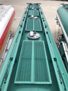 Semirremolque Cisterna de 3 Ejes y 40000L para Transporte de Combustible, de Acero al Carbono, en Venta - Product Image 3