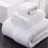 Prix de Gros OEM Logo Personnalisé Luxe Ensemble de Serviettes de Bain et à Main 100% Coton Blanc pour Hôtels 5 Étoiles comme Hilton