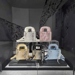 Nouvelles sacs à main tendance directement de l'usine, sacs à main pour femmes avec un design exclusif pour les jeunes femmes - Product Image 3