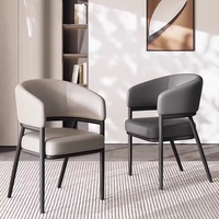 Fauteuil rembourré imperméable moderne en cuir avec pieds en bois - Chaise d'appoint de luxe contemporaine pour salon
