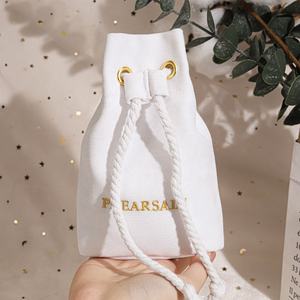 Sac cadeau en toile de coton avec logo brodé personnalisé, fond carré, sac à bijoux en toile de luxe avec cordon de serrage - Product Image 5