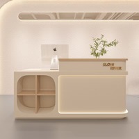 Comptoir de réception style crème pour influenceurs, mini-bar en bois simple, comptoir de caisse moderne et élégant pour magasin de vêtements pour femmes