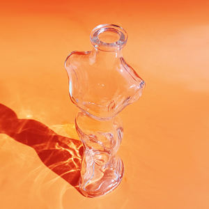 Botellas de vidrio personalizadas diseñadas con una hermosa silueta femenina, botella de vidrio reutilizable para la decoración de licor y whisky - Product Image 4