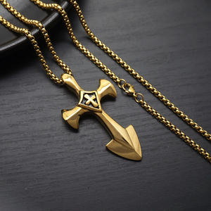 Cruz esmalte escudo religioso Anti no deslustre impermeable Acero inoxidable moda joyería colgante collares para hombres al por mayor - Product Image 2