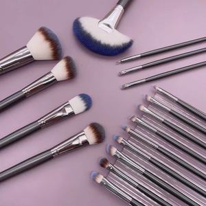 ชุดแปรงแต่งหน้า 17 ชิ้น ด้ามไม้สีเทา ขนแปรงสังเคราะห์ หัวแปรงอะลูมิเนียม สำหรับคอนทัวร์หน้า เบลนด์ คอนซีลเลอร์ และเครื่องสำอางอื่นๆ - Product Image 4