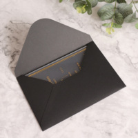 Enveloppe noire de luxe d'invitation de mariage acrylique transparente avec le texte de feuille d'or personnalisé