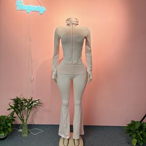 महिलाओं की 3-टुकड़ा वेलोर ने कमर वाली पैंट और हेडस्कार्फ y2k शीतकालीन पोशाक पर तह के साथ जिप-अप हुडी - Product Image 3