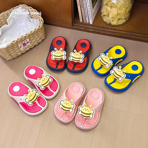 Tongs <span class=keywords><strong>de</strong></span> dessin animé Little Bee en EVA à semelle souple antidérapante, sandales d'été élégantes et polyvalentes pour garçons et filles, à porter à l'intérieur et à l'extérieur - Product Image 1