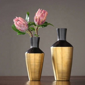 Vintage Fabriqué À La Main En Métal Fleur Vase - Product Image 1