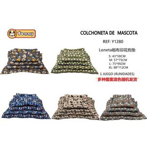 Set di Quattro Tappetini Quadrati per Animali Domestici in Colori Vivaci - Product Image 1