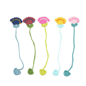 Fleur en crochet faite à la main, colorée, en forme de queue de poisson - Porte-livre, breloque pour sac et attache-rideau multi-usages, style bohème - Product Image 5