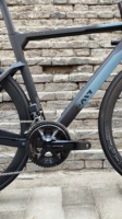 Vélo de Course JAVA VOLATA en Fibre de Carbone R7170 Di2 24 Vitesses Changement de Vitesse Électronique Frein à Disque Hydraulique Cadre UCI